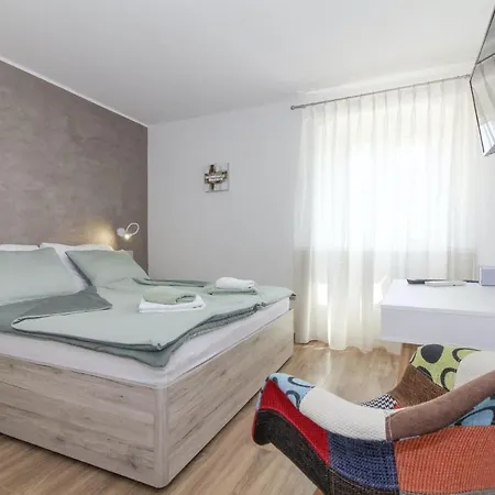 Casa Nonnina In - Haus Fuer 4 Personen Holiday home Porec