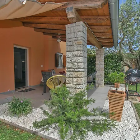 Nonina Hiza In - Haus Fuer 4 Personen Hébergement de vacances Poreč
