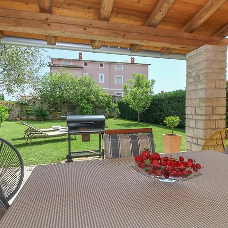 Nonina Hiza In - Haus Fuer 4 Personen Hébergement de vacances Poreč