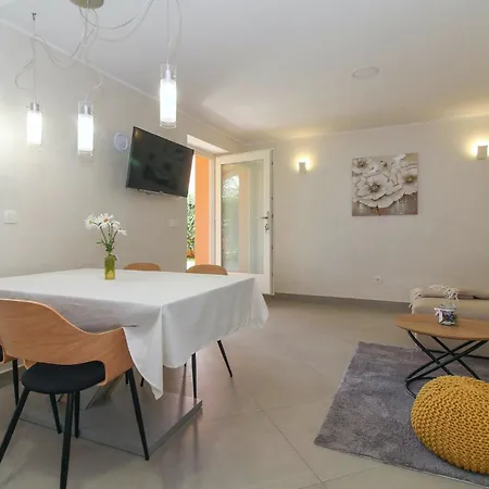 Nonina Hiza In - Haus Fuer 4 Personen Hébergement de vacances *