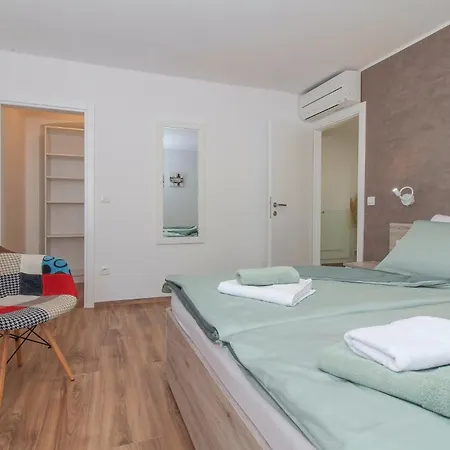 Hébergement de vacances Nonina Hiza In - Haus Fuer 4 Personen Poreč