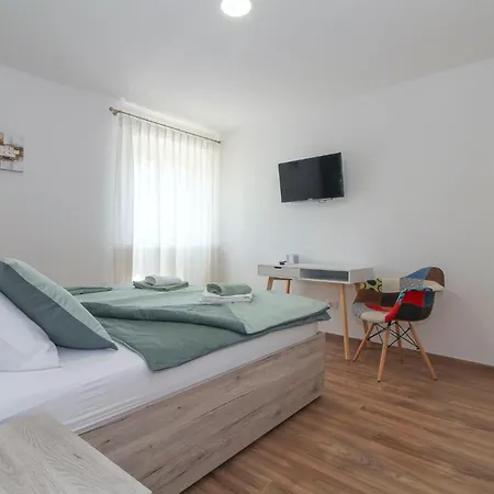 Nonina Hiza In - Haus Fuer 4 Personen * Poreč