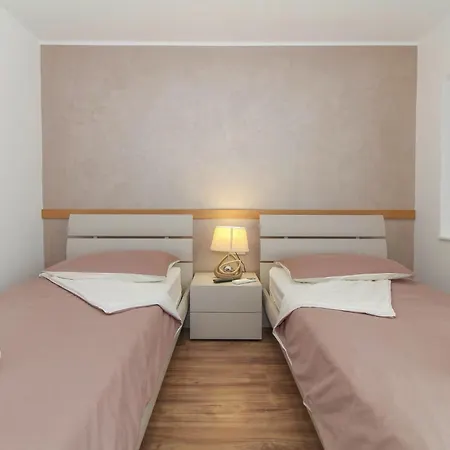 Nonina Hiza In - Haus Fuer 4 Personen Hébergement de vacances